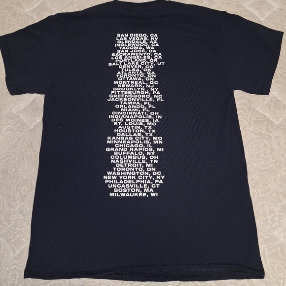 A Justin Bieber Justice concert shirt in a medium. Pre-loved in great shape - Picture 2 of 4